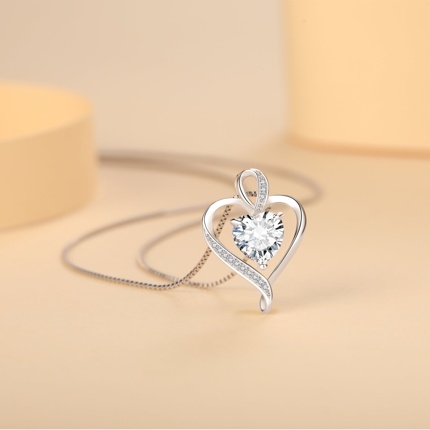 Jasmine Heart Necklace in White gold